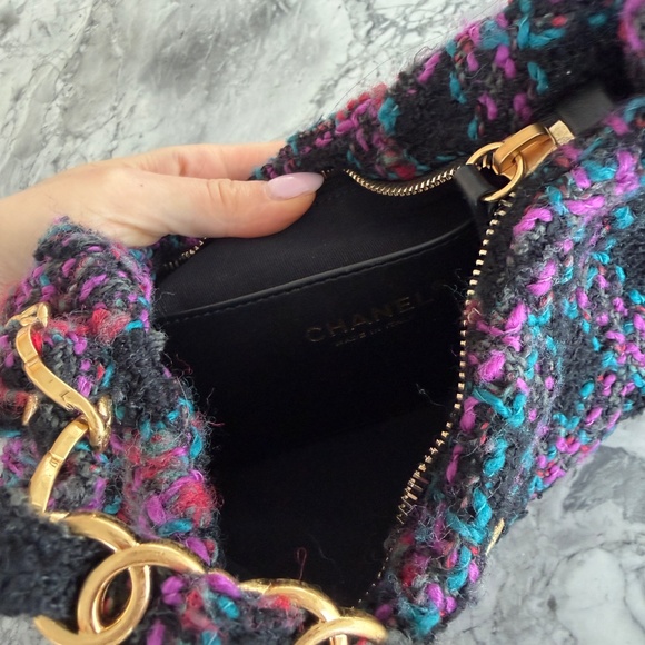 Chanel Tweed Shoulder Bag - Picture 7 of 8